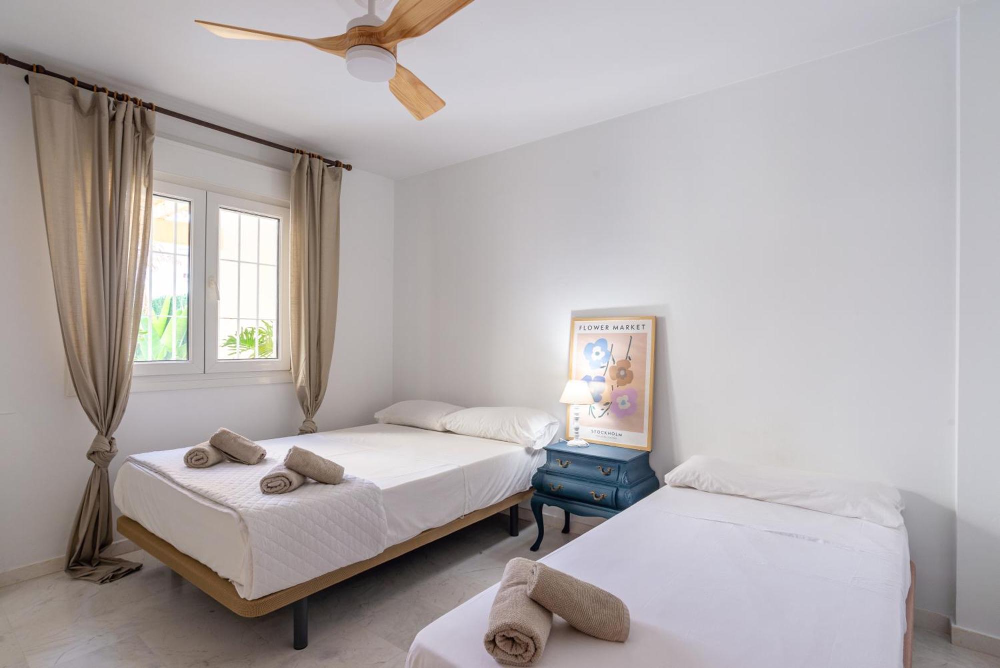 Villa Valentina - Renovated On Los Alamos Beach 托雷莫利诺斯 外观 照片